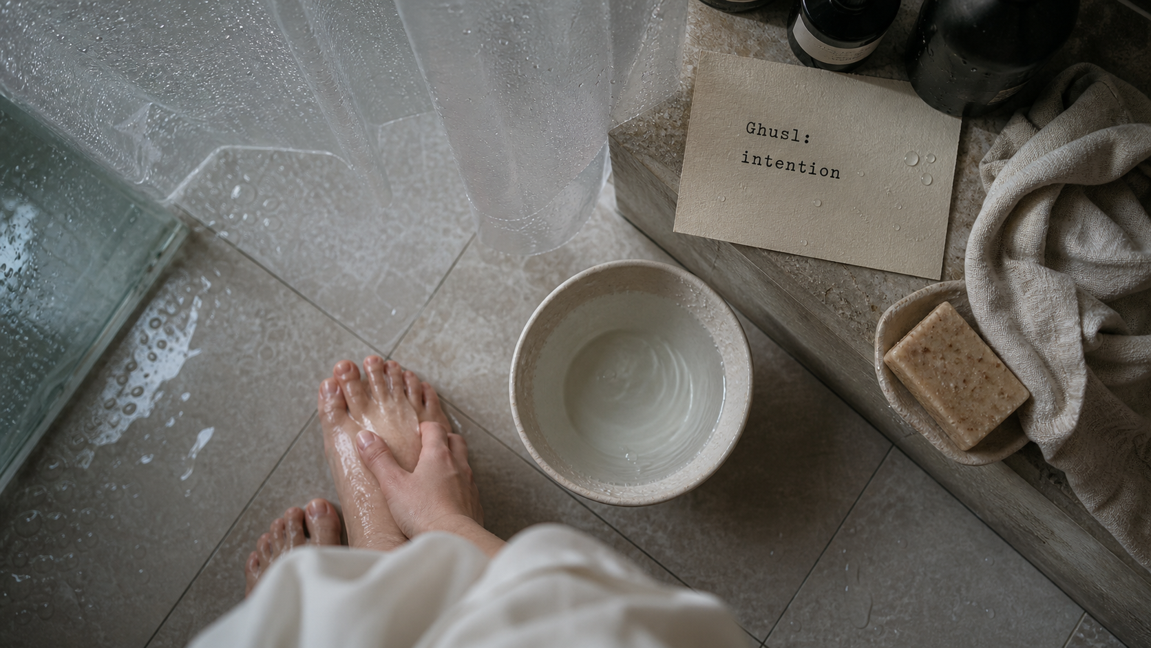 Grande douche islam : Ghusl, purification et eau sur carrelage